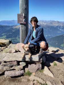 Hundetrainerin Birgit Olbrich mit Hund Yoshi HUni Hundeschule München