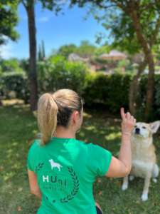 Hundetrainerin Noemi Kudrass beim Hundetraining München