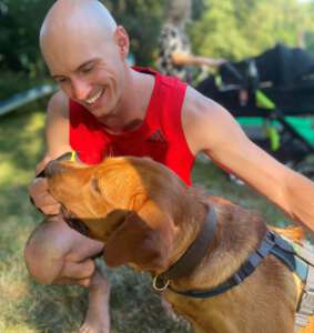 Hundetrainer Ben Barteder mit Hund Anton HUni München