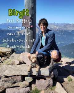 Hundetrainerin Birgit Olbrich mit Hund beim Wandern HUni Hundeschule München