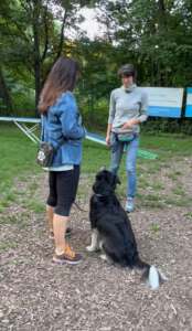 HUni-Trainerin Micha Wiest beim Hundetraining am Hundeplatz HUni München