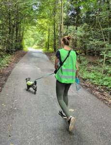 HUni-Leiterin Miriam Faltlhauser beim Mantrailing